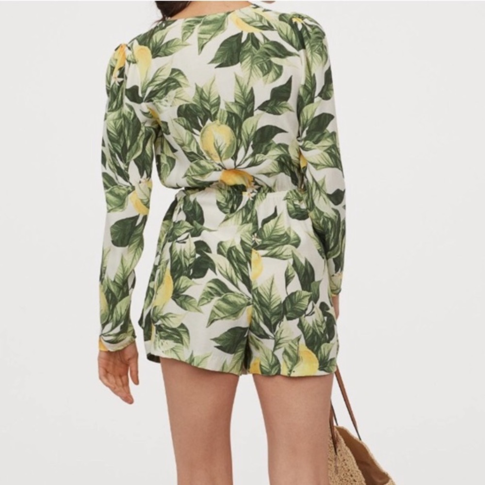 NWT H&M V-Neck Tropical Print Romper - Picture 2 of 7